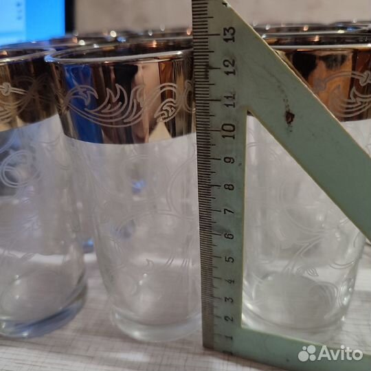 Стаканы, стопки и ваза