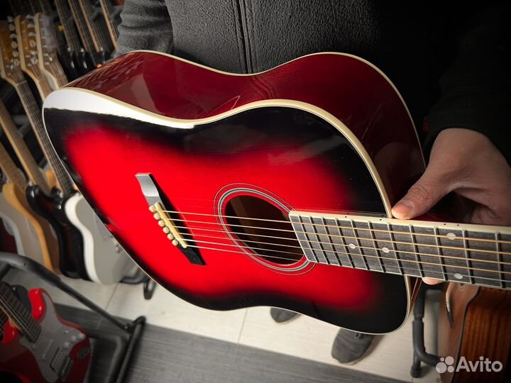 Акустическая гитара с широким грифом