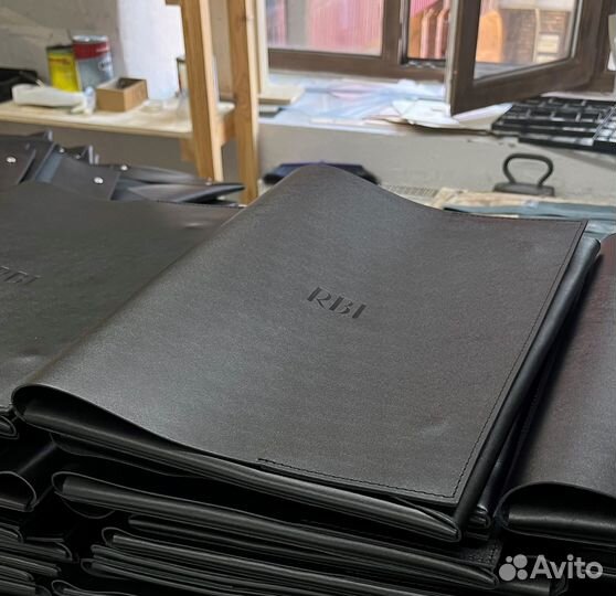 Корпоративные подарки из кожи с логотипом