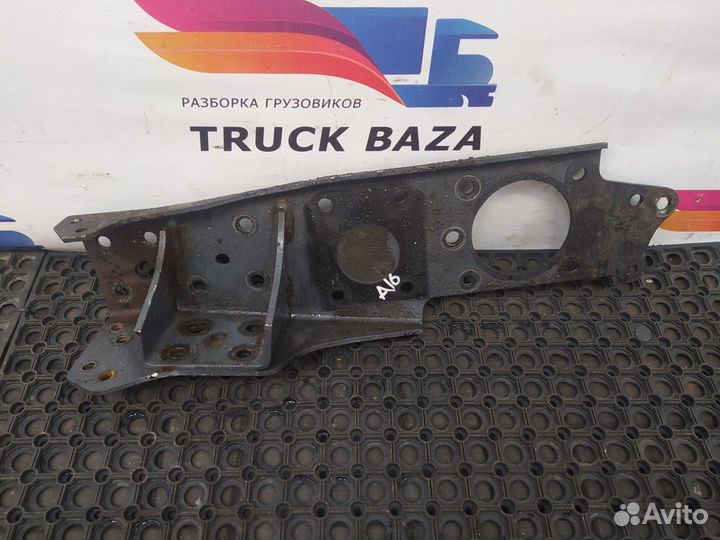 9413104790 Кронштейн переднего бампера правый