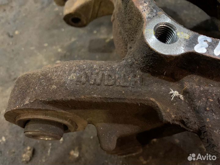 Цапфа (кулак поворотный) задняя левая Ssangyong