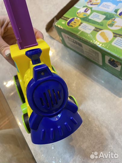 Поезд с доминошками