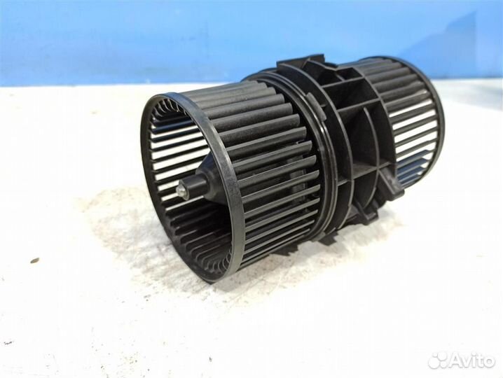 Моторчик печки Renault Fluence 2010