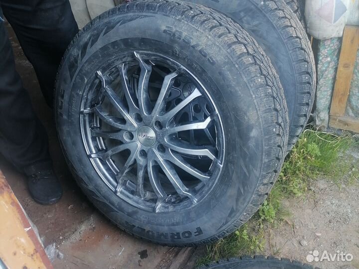 Pirelli Ice 225/65 R17