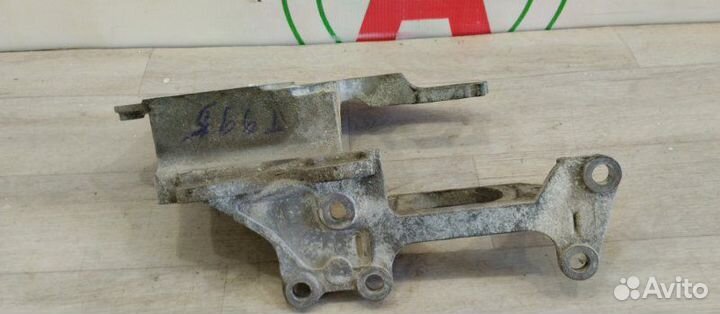 Кронштейн опры МКПП Nissan Qashqai J10 HR16DE 2007