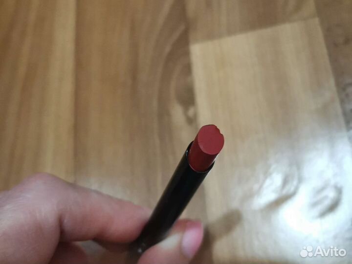 Hourglass помада