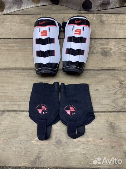 Футбольная защита голень и голеностоп