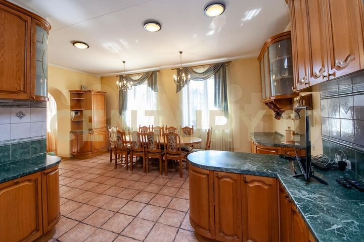 Дом 442,8 м² на участке 10 сот.