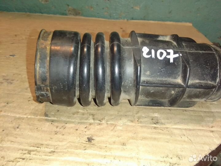 Патрубок воздушного фильтра Ваз 2107 инжектор