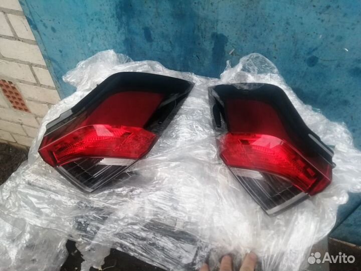 Фонарь задний в крыло Toyota RAV4 XA50