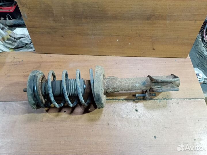 Амортизатор передний левый opel Omega A 1986-1994