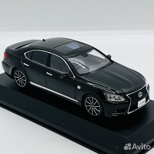 Lexus LS460 F Sport черный Kyosho 1/43