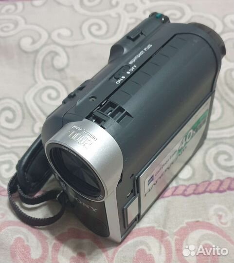 Видеокамера Sony Handycam DCR-HC38