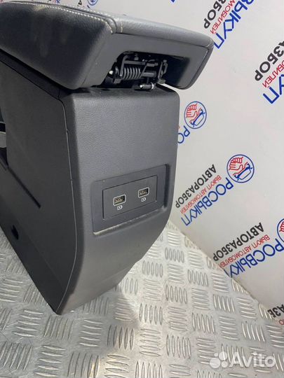 Подлокотник Renault Arkana