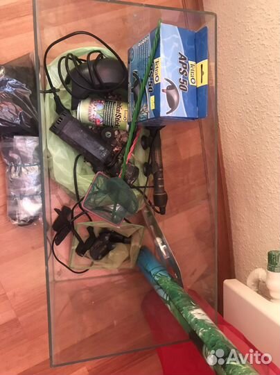 Два аквариума и различные принадлежности