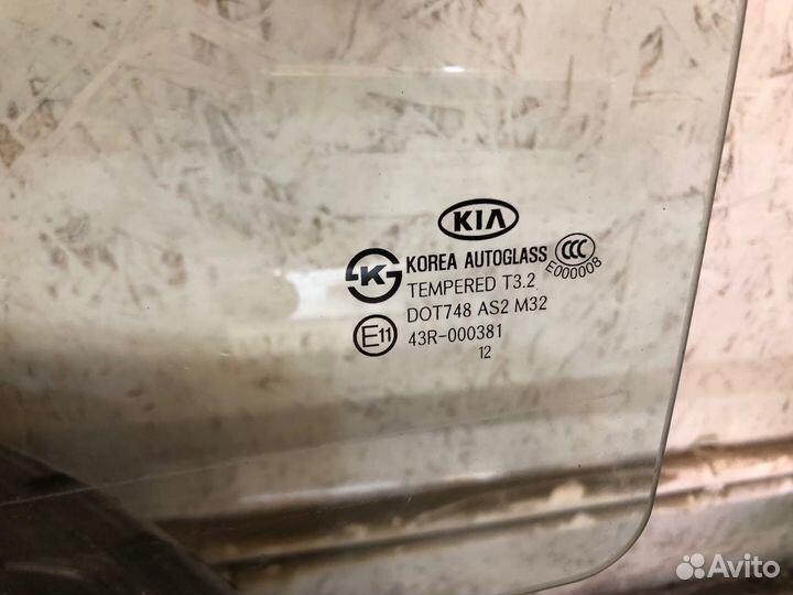 Стекло задней левой двери Kia Sorento 2 2012г