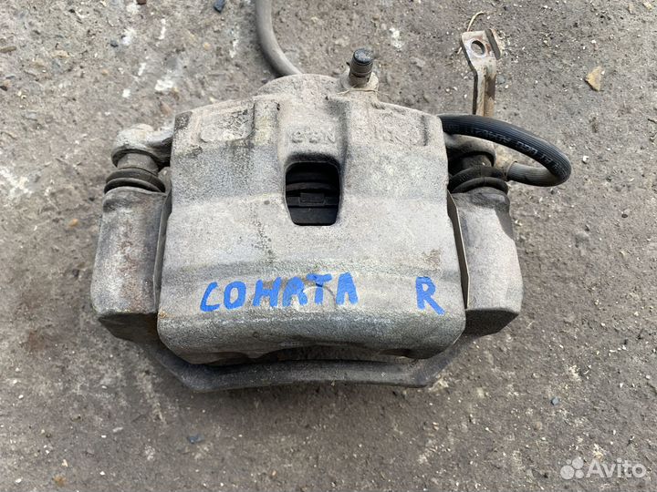 Суппорт передний правый Хундай Соната YF