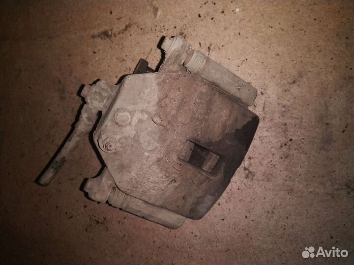 Суппорт передний Ниссан Примера Р12