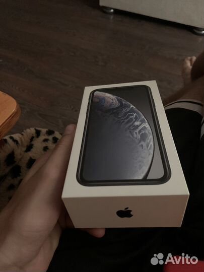 Коробка на iPhone xr и 2 чехла
