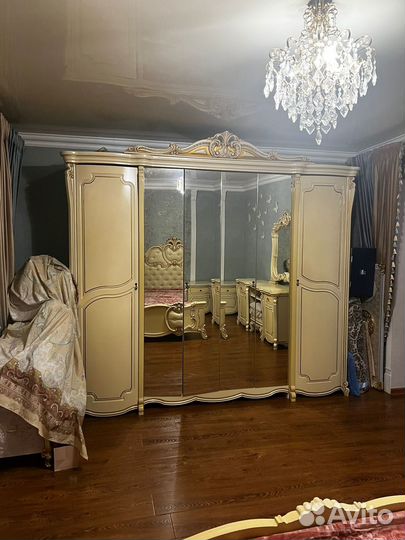 Спальный гарнитур