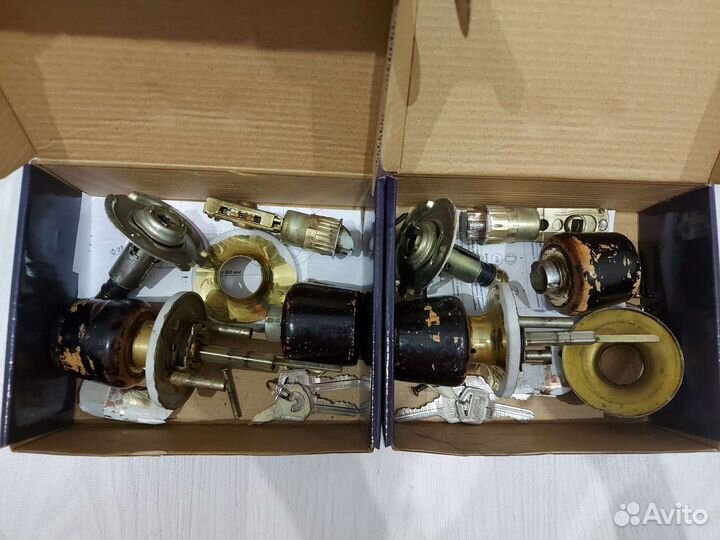 Комплект дверных ручек с защёлкой