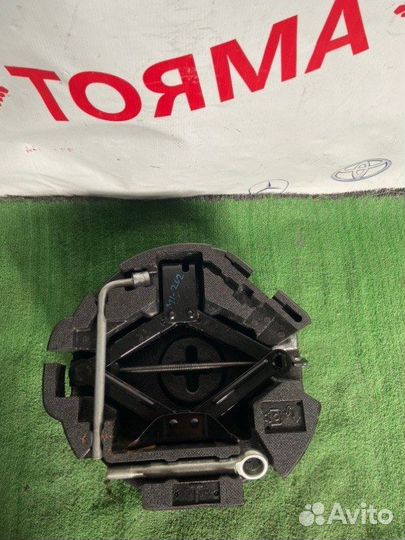 Домкрат Subaru Legacy BLE