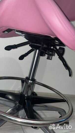 Стул-седло для мастера маникюра