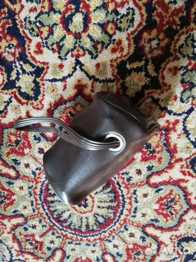 Пленочный фотоаппарат со всрышкой и пленкой