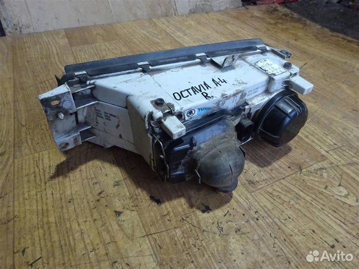 Фара правая skoda Octavia (A4 1U) 2000-2011