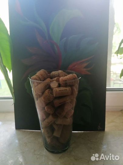 Ваза для интерьера с пробками, шишками, кашпо