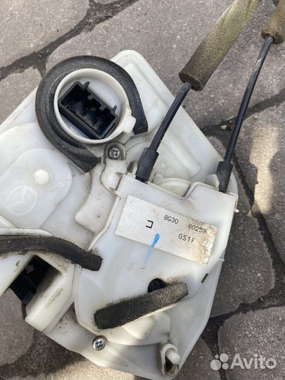 Замок задней левой двери mazda 6 gh