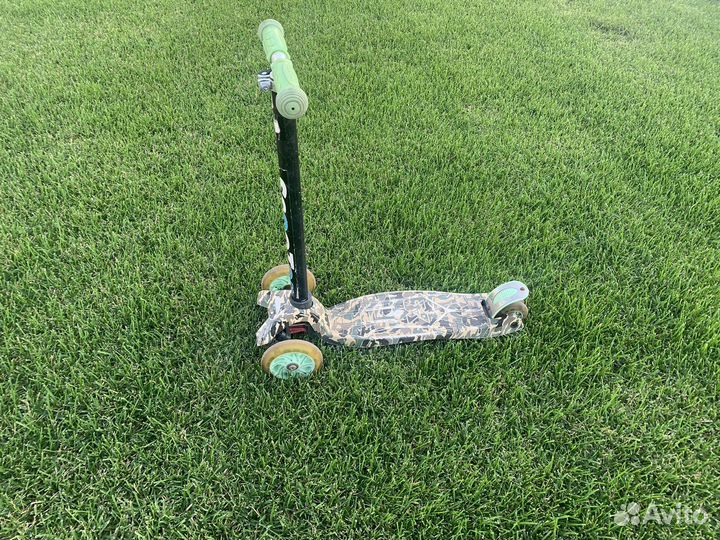 Самокат трехколесный