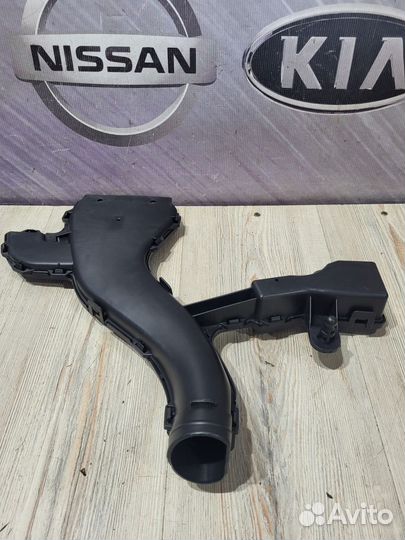 Патрубок воздухозаборника Воздухозаборник Nissan t
