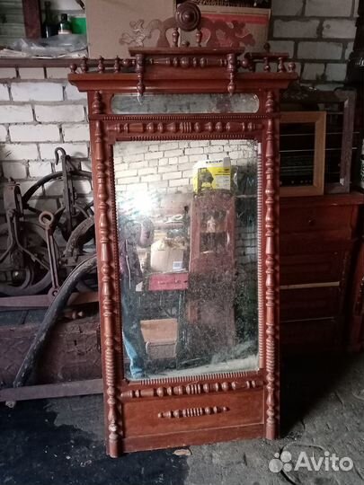 Старинное зеркало