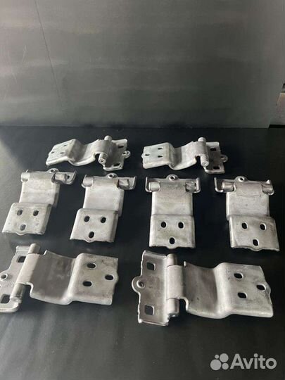 Петля задней двери нижняя Peugeot Boxer 250