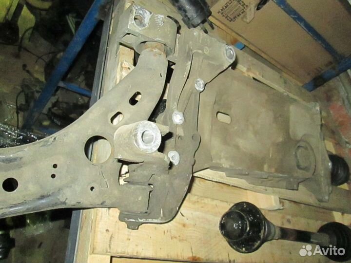 Подрамник гольф джетта тоуран октавия 1K0199369G