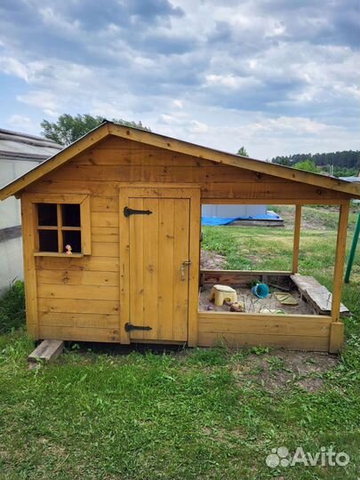 Домик с песочницей