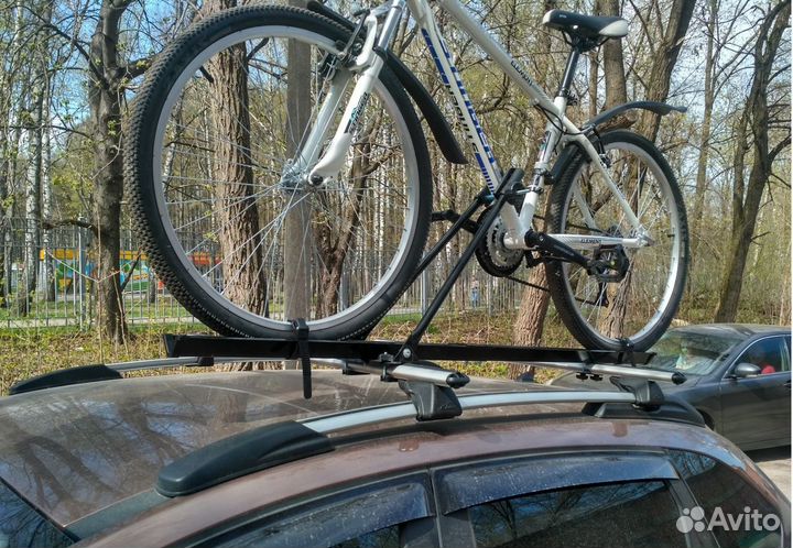 Велокрепление на крышу автомобиля