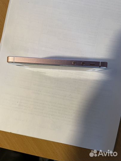 iPhone SE, 64 ГБ