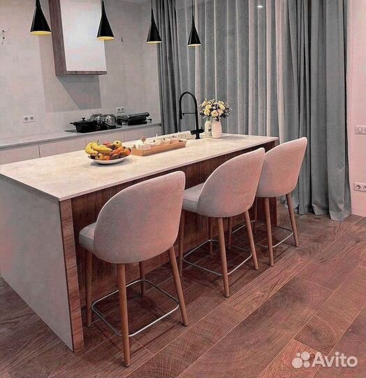 Полубарный стул