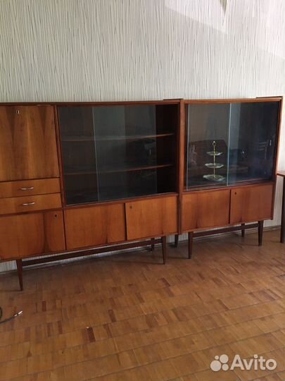 Стол, сервант, книжный шкаф