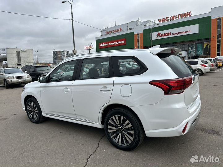 Mitsubishi Outlander 2.0 CVT, 2022, 35 км