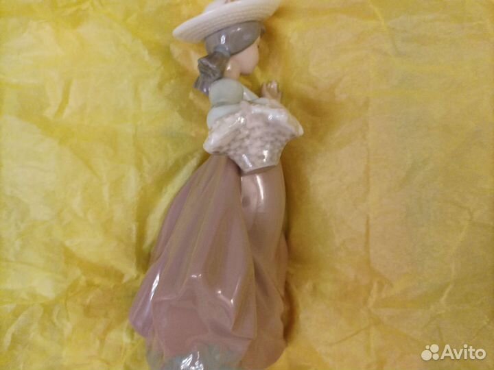 Фарфоровая статуэтка Lladro