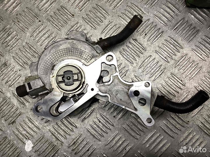 Насос вакуумный Volkswagen Touran