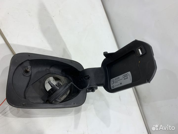 Заливная горловина топливного бака Audi Q3 8U