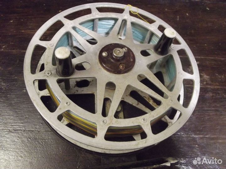 Катушки инерционные СССР 6 шт+5 шт мелких+ножи