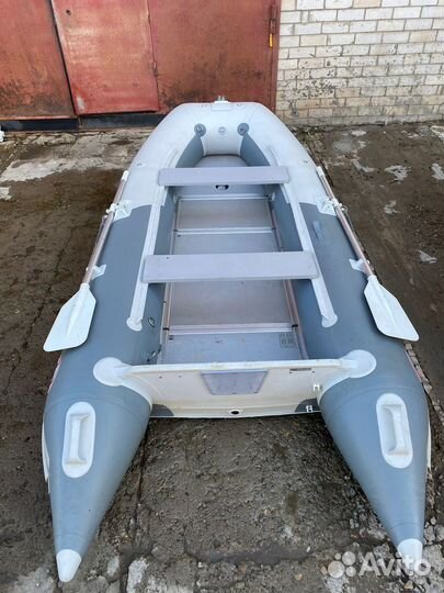 Лодка Badger FL330 в отличном состоянии