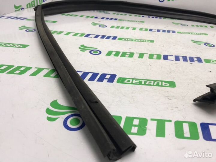 Уплотнитель двери стекла передний левый Mazda Cx-9