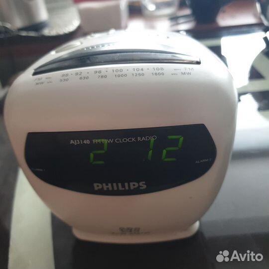 Часы настольные с радио