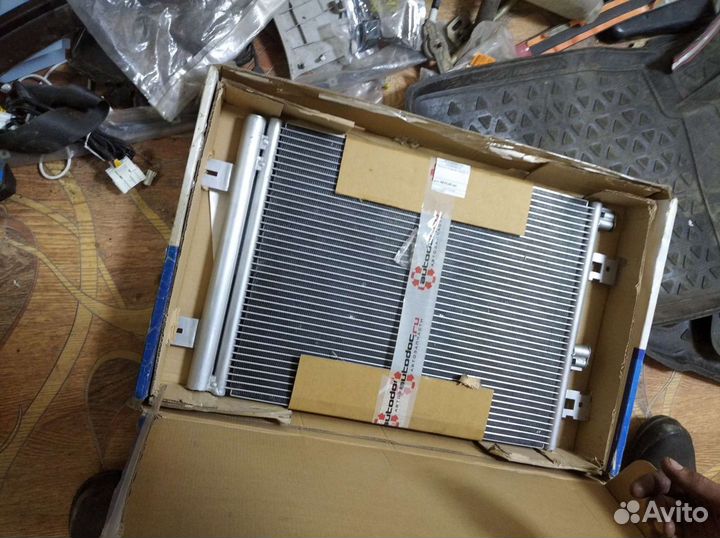 Радиатор кондиционера Рено Логан